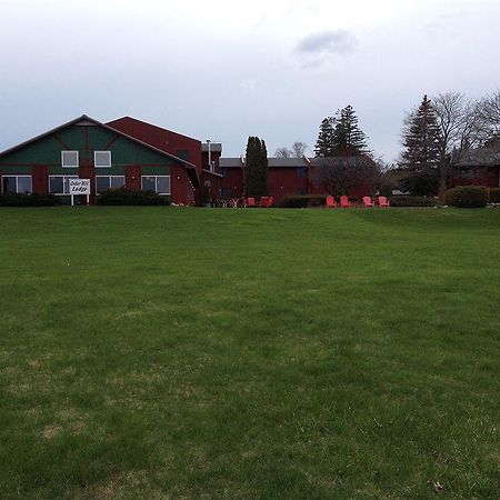 Cedar Hill Lodge Saint Ignace Exterior photo