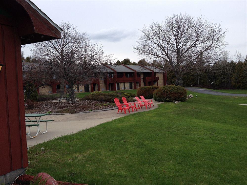 Cedar Hill Lodge Saint Ignace Exterior photo