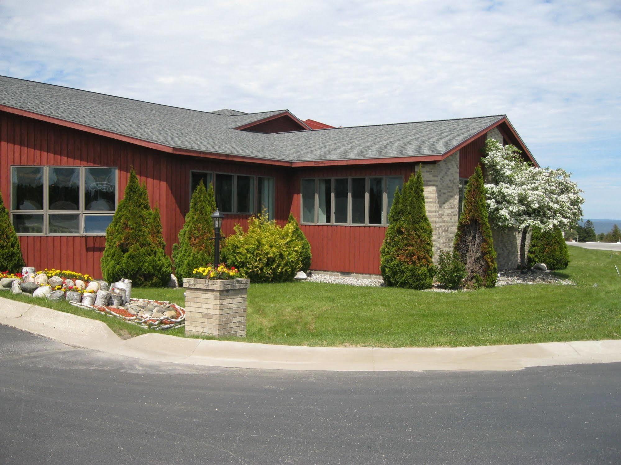 Cedar Hill Lodge Saint Ignace Exterior photo