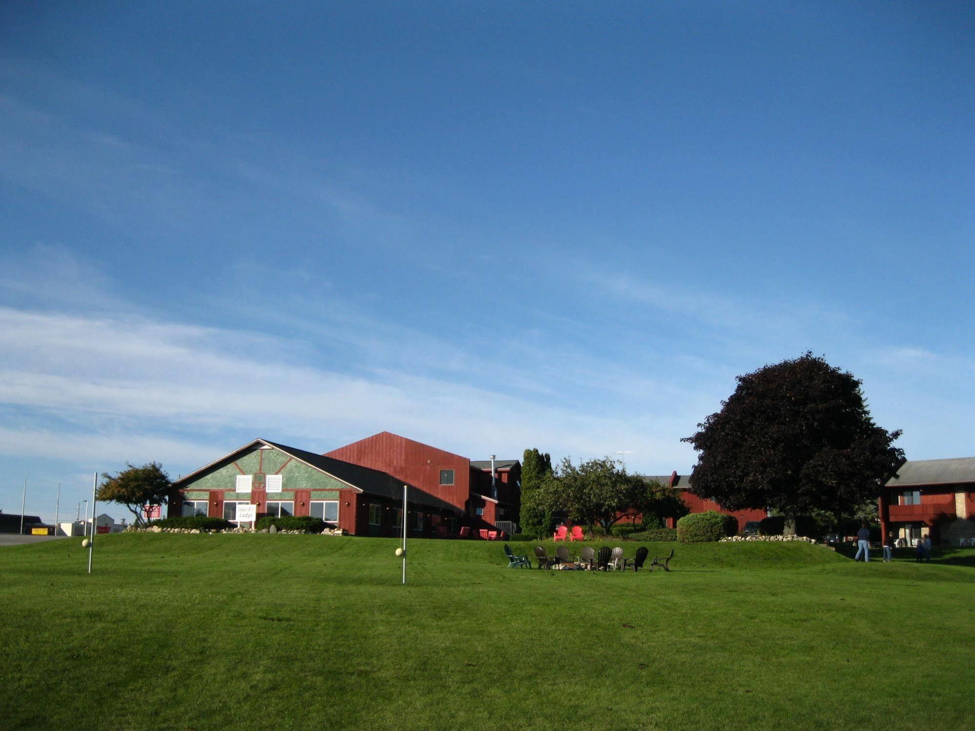 Cedar Hill Lodge Saint Ignace Exterior photo