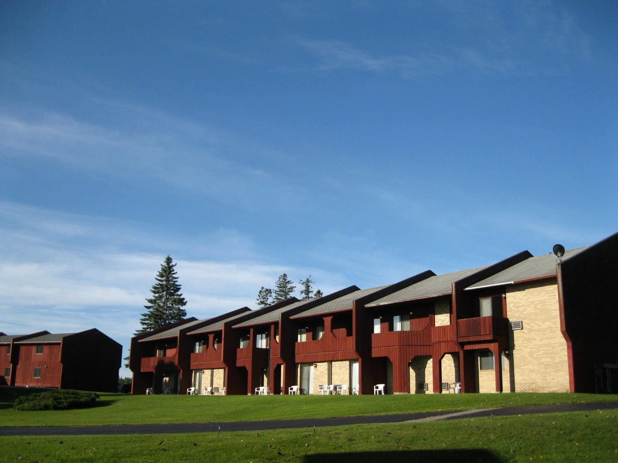 Cedar Hill Lodge Saint Ignace Exterior photo