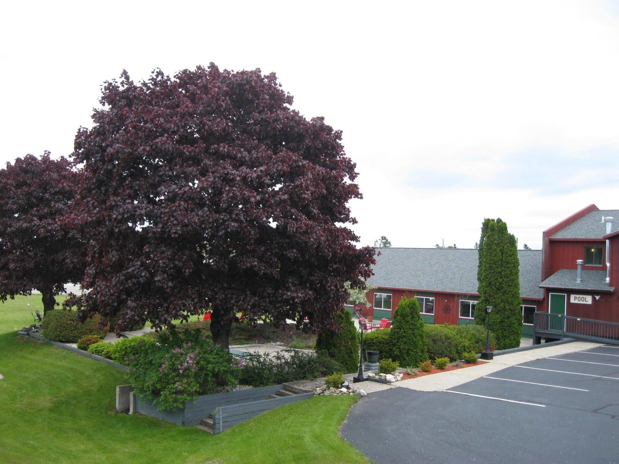 Cedar Hill Lodge Saint Ignace Exterior photo