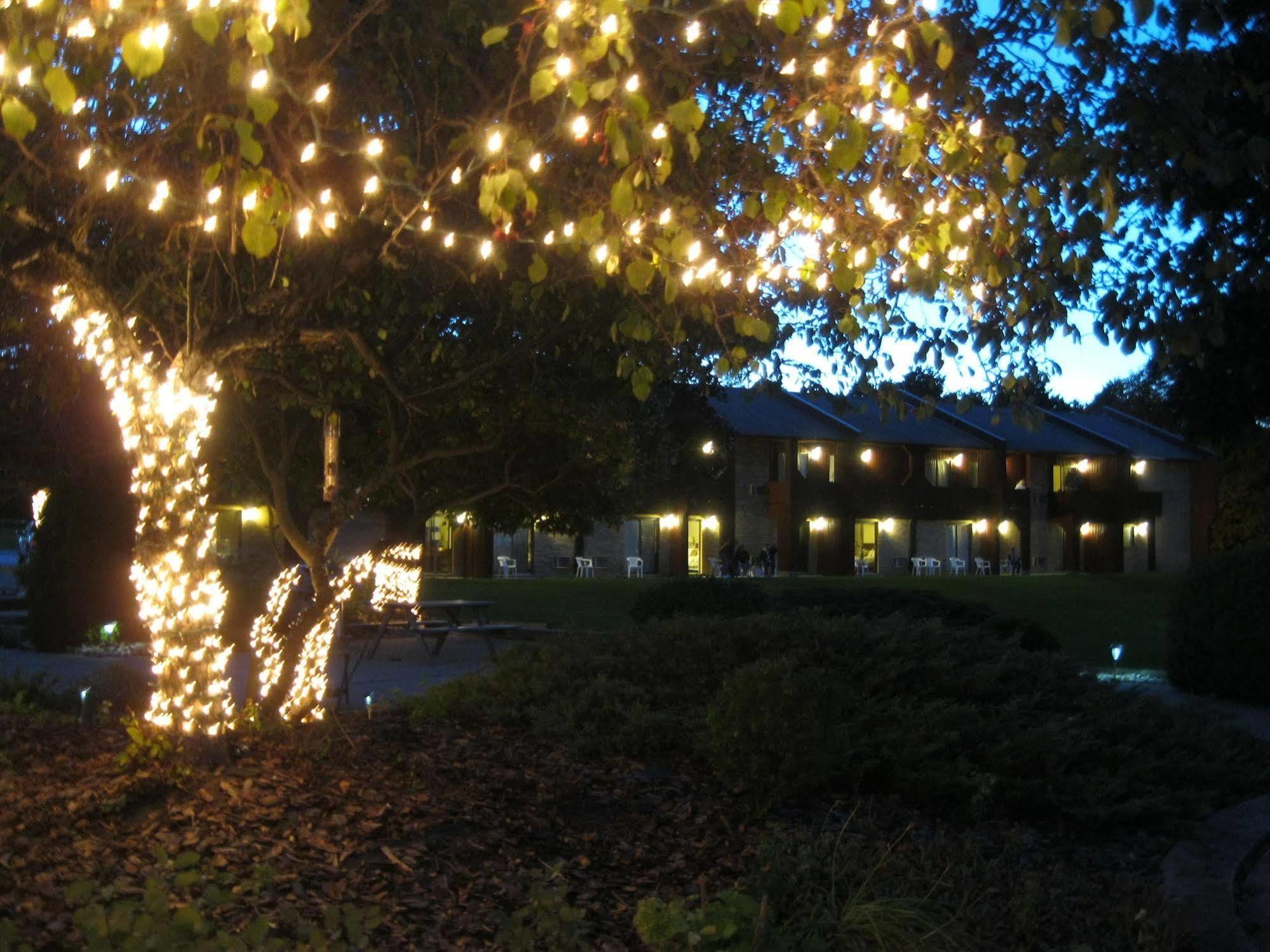 Cedar Hill Lodge Saint Ignace Exterior photo